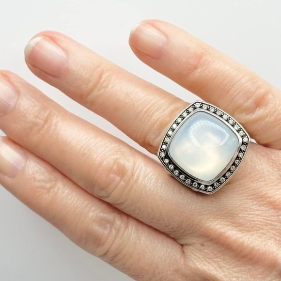 David Yurman Albion Moonlight Ice 17mm Moon
Quartz (Moonstone) Diamond Ring - Picture 4 of 6